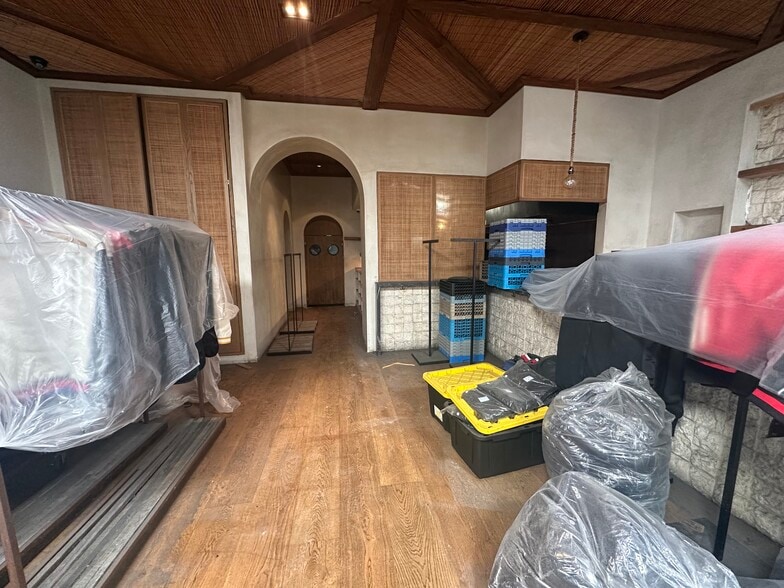 More Photos Of 8422-8428 W 3rd St, Los Angeles Restaurant For Lease