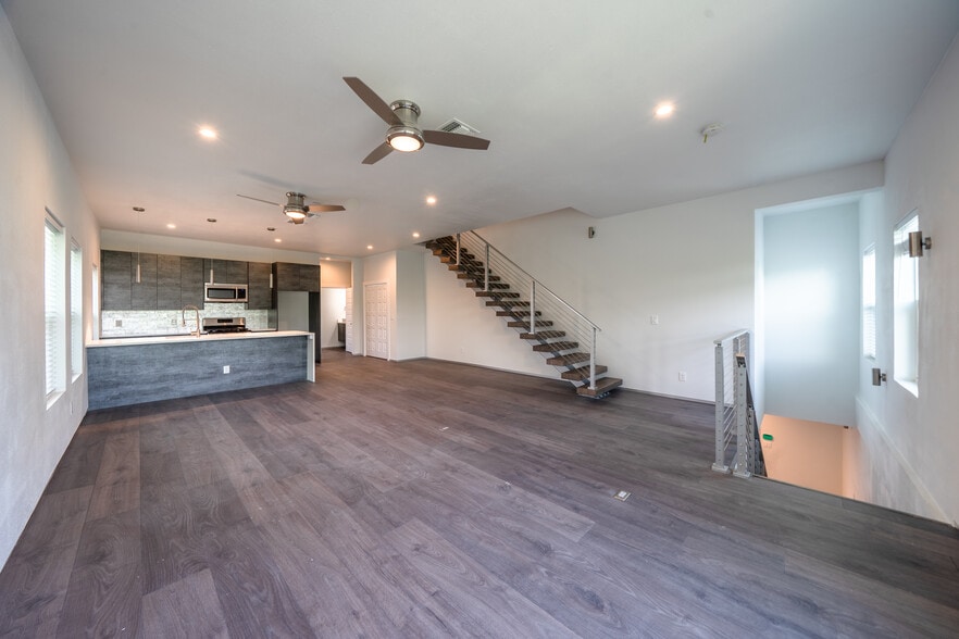 More Photos Of 225 S Pine St, San Antonio Apartments For Sale
