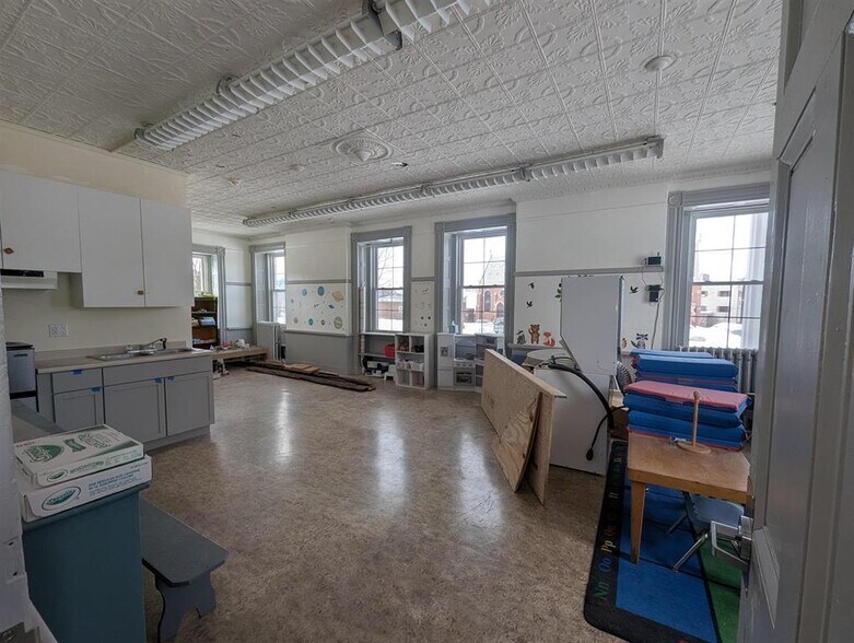 More Photos Of 16 Central st, Claremont Specialty For Sale