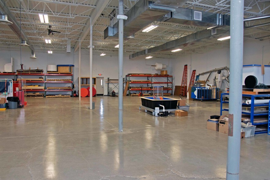 More Photos Of 3051 Delta Marine Dr, Reynoldsburg Light Manufacturing For Sale