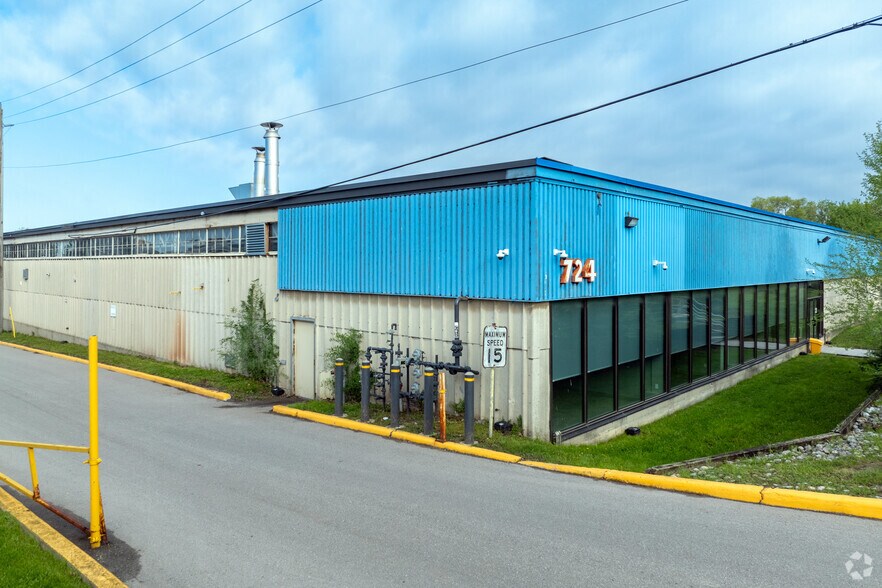 More Photos Of 724 Caledonia Rd, Toronto Warehouse For Lease