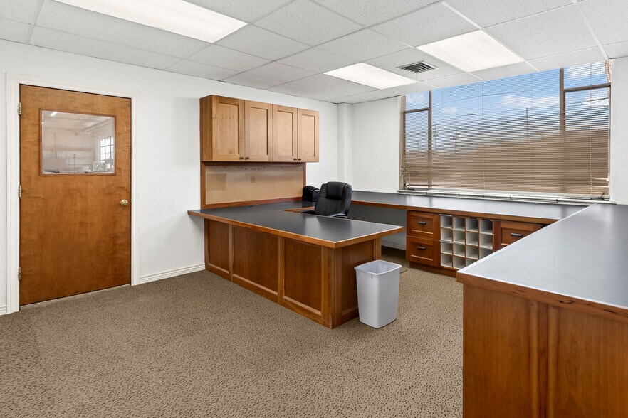 More Photos Of 2332 4th Ave, Greeley Manufacturing For Sale