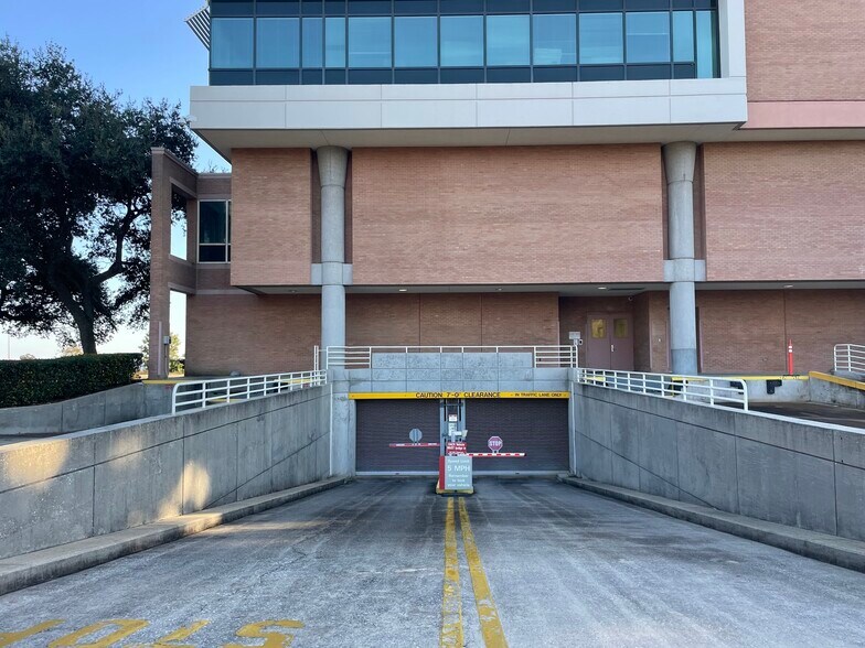 More Photos Of 1 Energy Pl, Pensacola Office For Sale