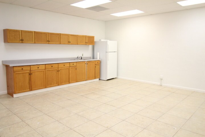 More Photos Of 609 N Railroad Ave, Boynton Beach Warehouse For Lease