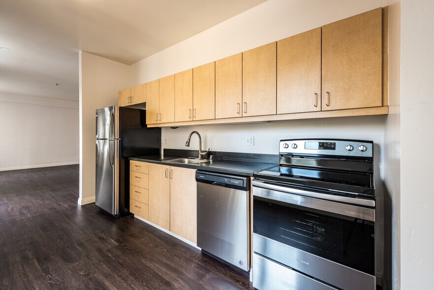 More Photos Of 1043-1045 6th Ave, San Diego Storefront Retail Residential For Sale