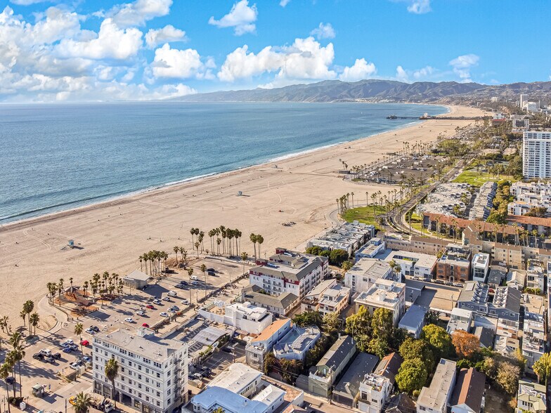 More Photos Of 14 Ozone Ave, Venice Apartments For Sale