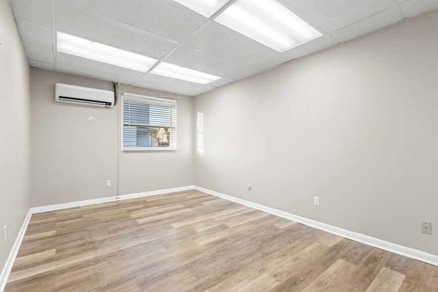 More Photos Of 404 Smithfield Ave, Pawtucket Office For Sale