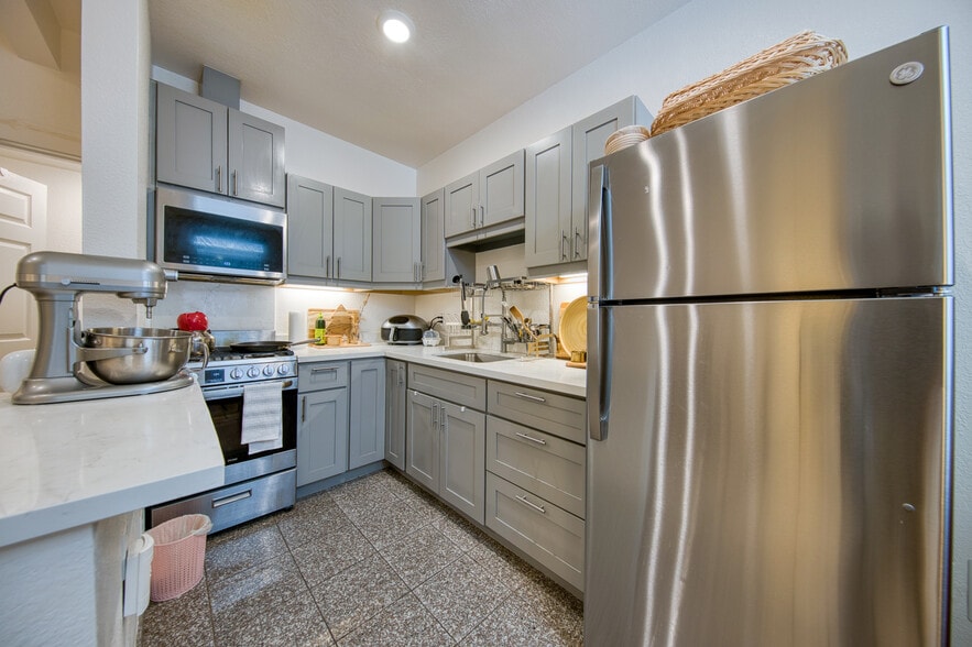 More Photos Of 574 3rd St, San Francisco Apartments For Sale