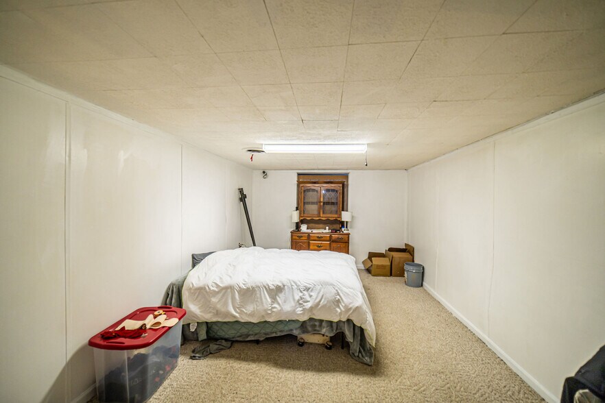 More Photos Of 6641 US Highway 62 W, Kuttawa Flex For Sale