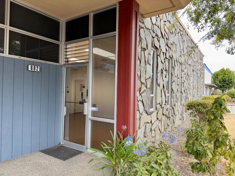 More Photos Of 882-890 Mahler Rd, Burlingame Warehouse For Lease