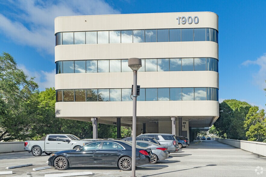 Primary Photo Of 1900 Glades Rd, Boca Raton Coworking Space