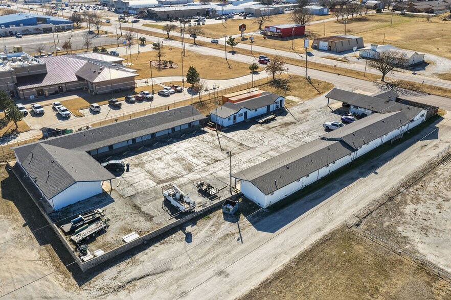 More Photos Of 1900 N Broadway Ave, Ada Hotel For Sale