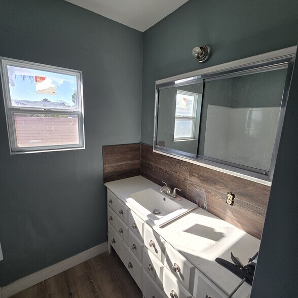 More Photos Of 15709 Bellflower Blvd, Bellflower General Retail For Sale