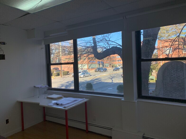 More Photos Of 350 Northern Blvd, Great Neck Office For Lease