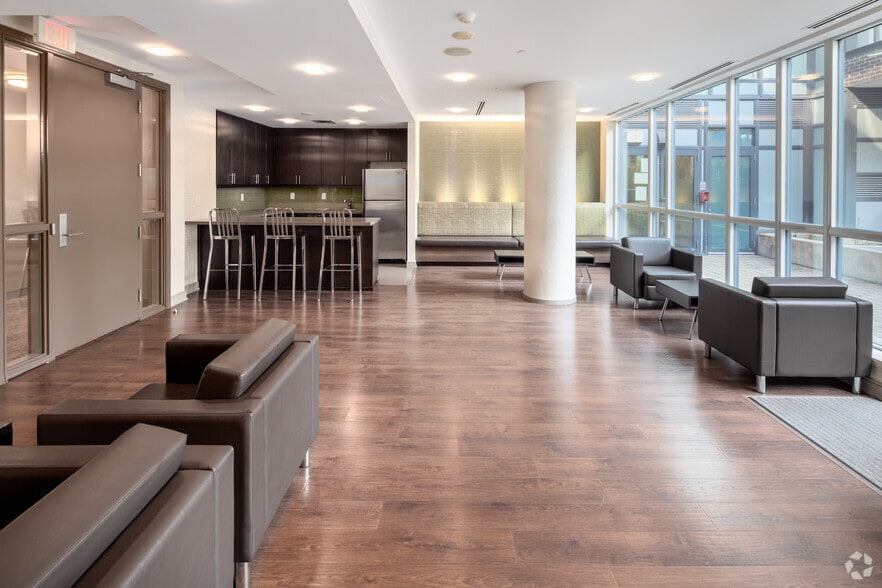 More Photos Of 570 Bay St, Toronto Apartments For Lease