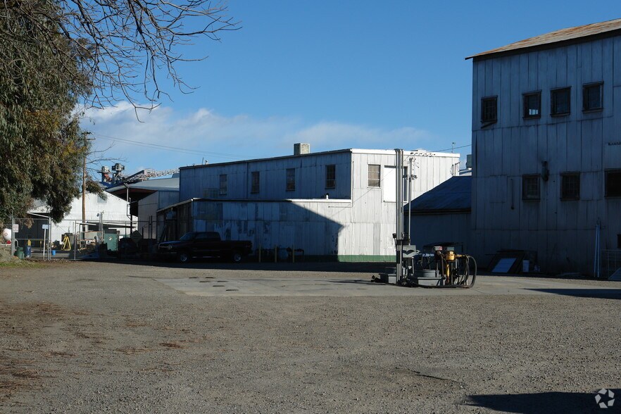 More Photos Of 2020 Esplanade Rd, Chico Light Manufacturing For Sale