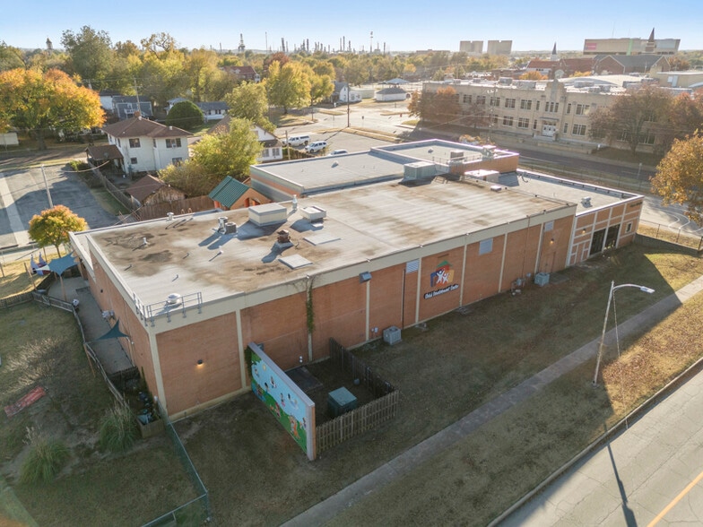 More Photos Of 702 E Grand Ave, Ponca City Office For Sale