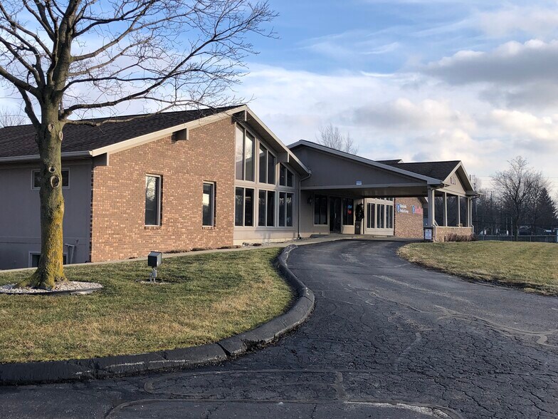 More Photos Of 1001 N Main St, Nappanee Medical For Sale