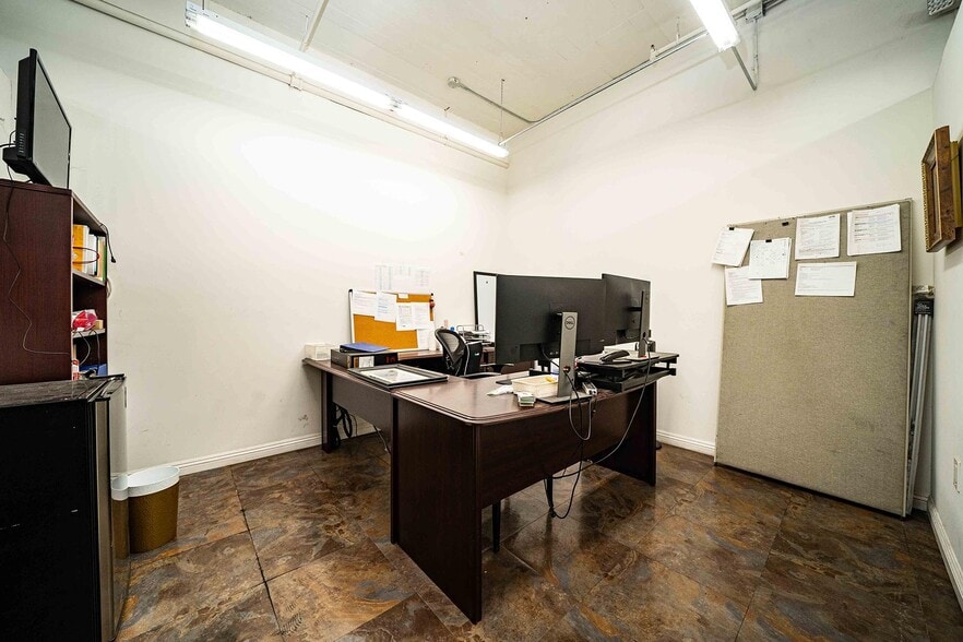 More Photos Of 4383 Fruitland Ave, Vernon Manufacturing For Sale