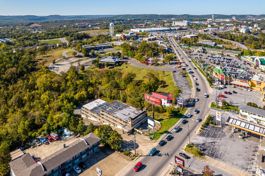 More Photos Of 1900 W 76 Country Blvd, Branson Hotel For Sale