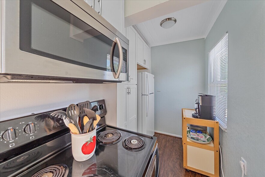 More Photos Of 4859 Commonwealth Dr, Siesta Key Apartments For Sale