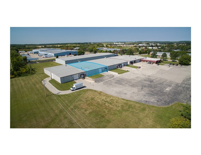 More Photos Of 1312 Barberry Dr, Janesville Distribution For Sale