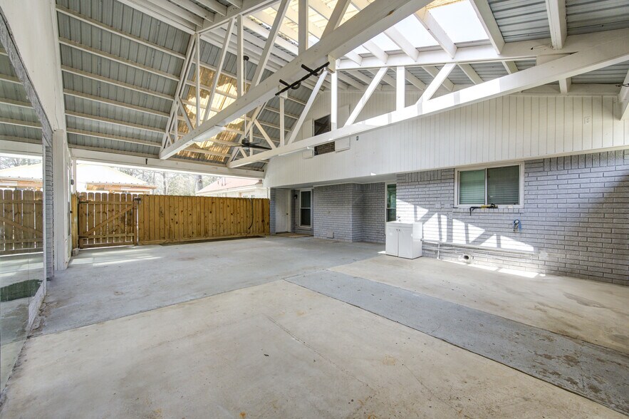 More Photos Of 2042 Teal Dr, Spring Dormitory For Sale