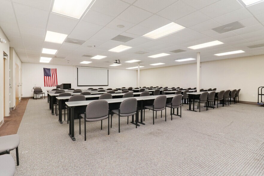 More Photos Of 407 Detroit Ave, Bloomington Office For Sale
