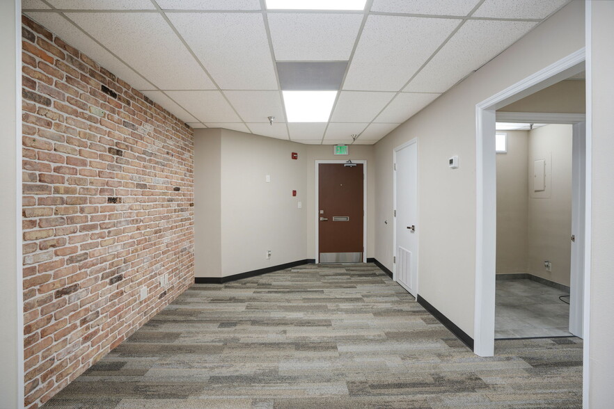 More Photos Of 1717 2nd St, Sarasota Office For Lease