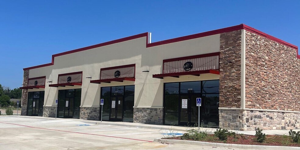 More Photos Of 2001 Southeast Pky, Arlington Storefront Retail Office For Sale