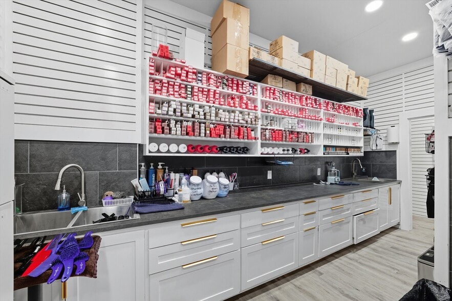 More Photos Of 450 W Harwood Rd, Hurst Freestanding For Sale