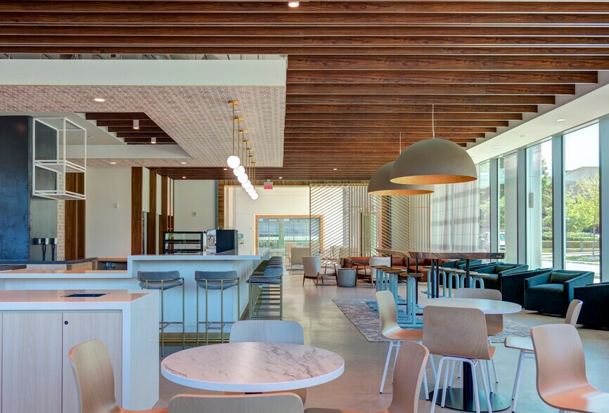 More Photos Of 1001 Summit Blvd, Atlanta Unknown For Lease