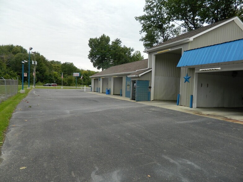 More Photos Of 37521 Green St, New Baltimore Carwash For Sale