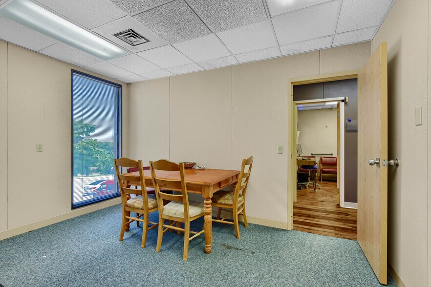More Photos Of 425 N Highland Ave, Sherman Medical For Sale