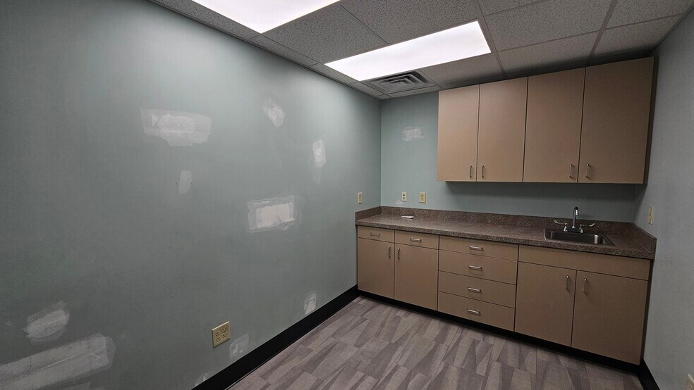 More Photos Of 1340 Lincoln Way E, Chambersburg Office For Lease