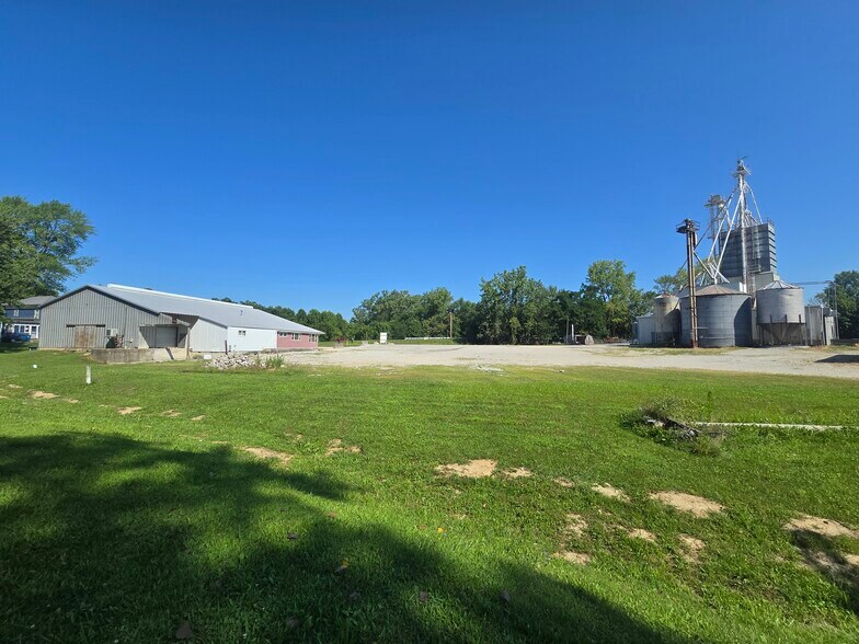 More Photos Of 10199 S Wayne Rd, Warren Showroom For Sale