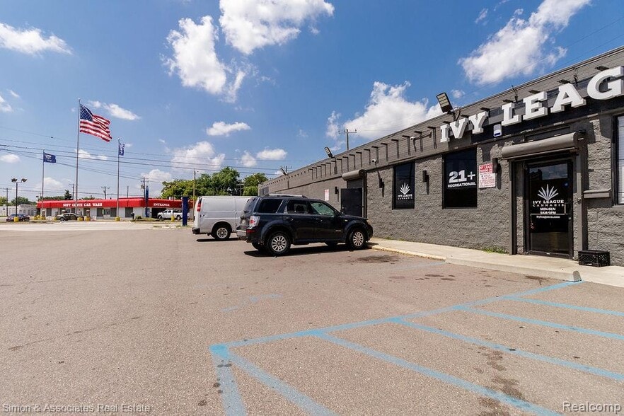 More Photos Of 465-471 S Schaefer Hwy, Detroit Freestanding For Sale