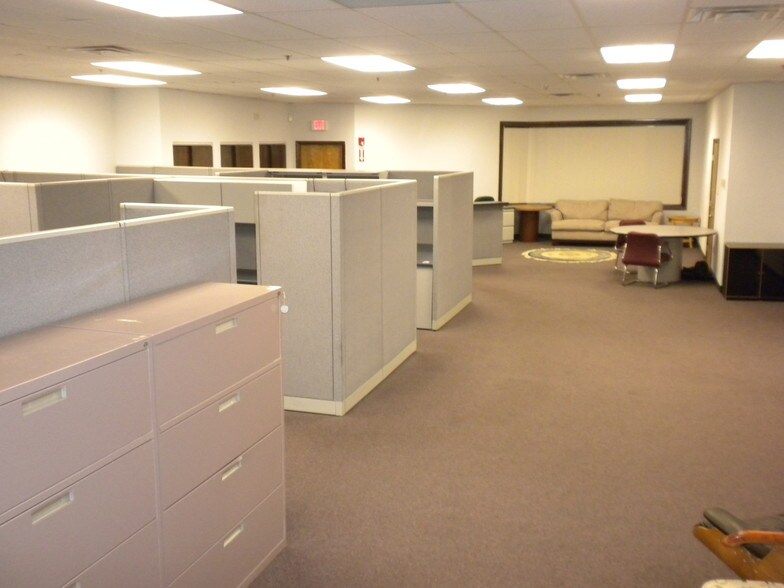 More Photos Of 31 Union Ave, Sudbury Light Distribution For Lease
