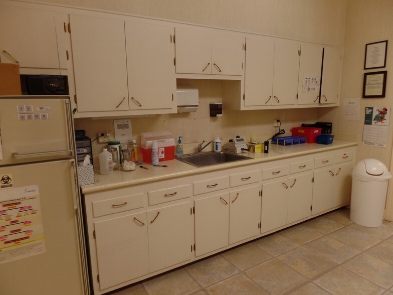 More Photos Of 316 E Harper St, Troy Medical For Sale