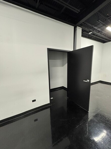 More Photos Of 2600 Beverly Court, Suite 107,, Aurora Light Distribution For Lease