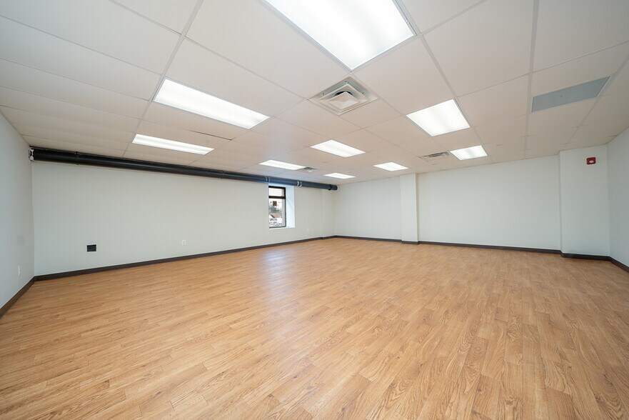 More Photos Of 174 State Rt 17 N, Rochelle Park Self Storage For Lease