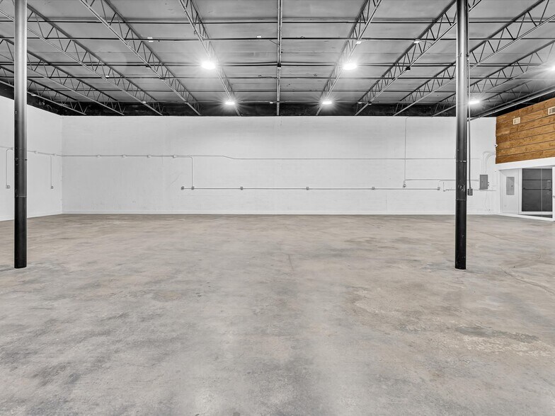 More Photos Of 7880-7882 NW 56th St, Miami Warehouse For Lease