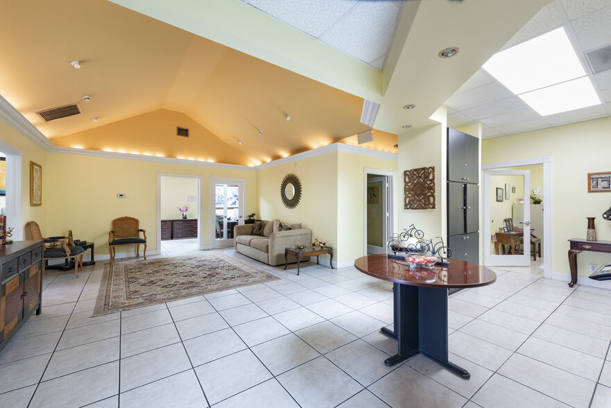 More Photos Of 10200 NW 25th St, Doral Light Distribution For Sale