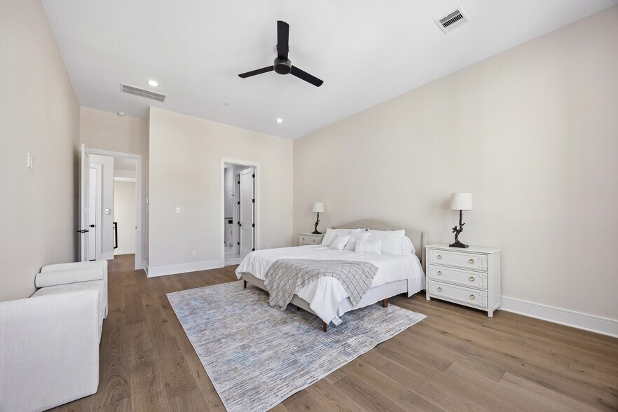 More Photos Of 5821 Winsome Ln, Houston Apartments For Sale
