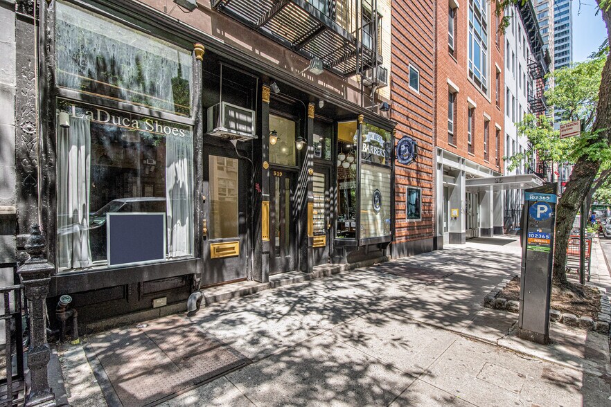 More Photos Of 319 W 47th St, New York Apartments For Lease