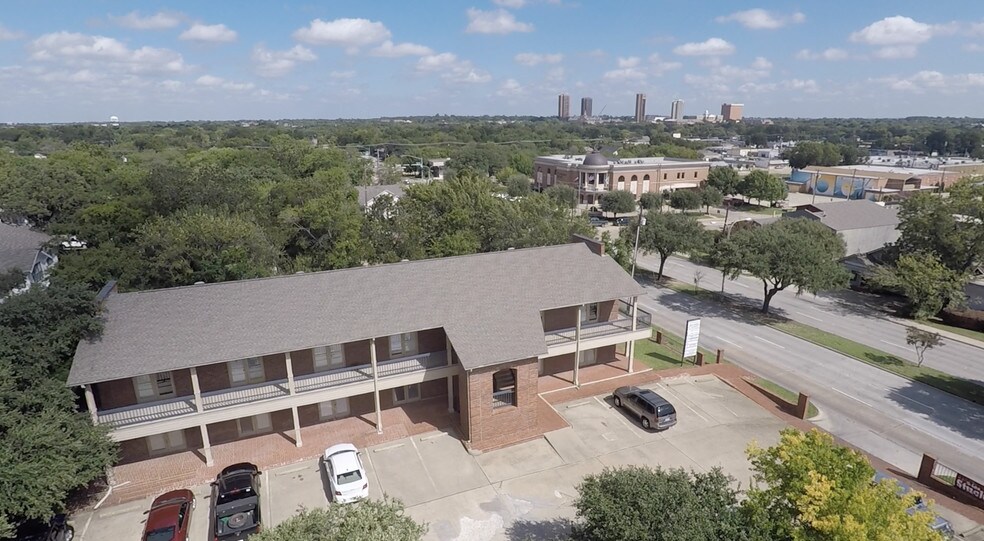 More Photos Of 303 N Carroll Blvd, Denton Office For Lease