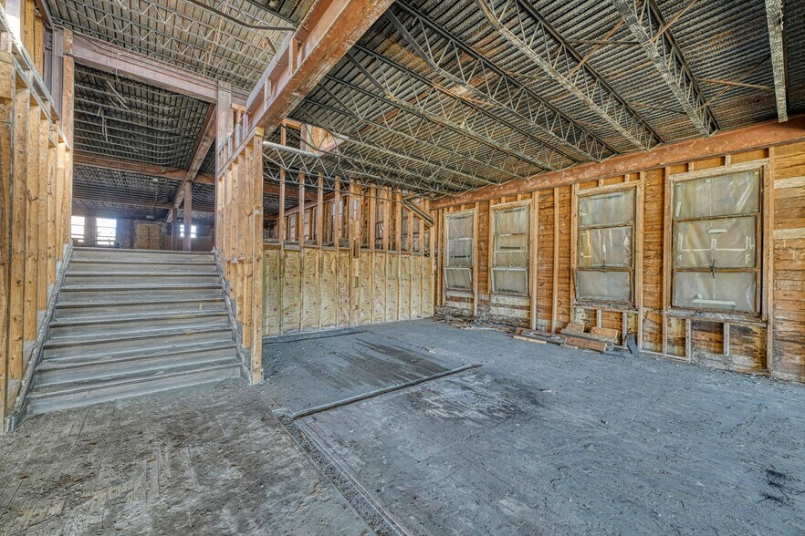 More Photos Of 237-245 Broad St, Kingsport Storefront For Sale