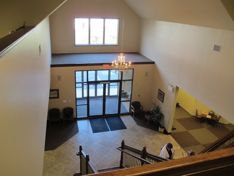 More Photos Of 960 E Main St, Mount Joy Office For Lease