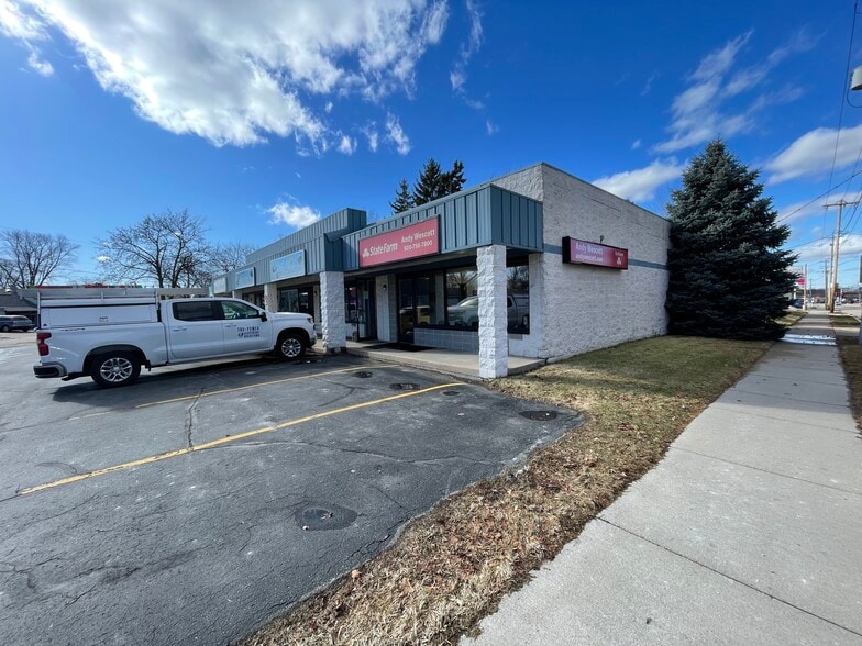 More Photos Of 1117 N Badger Ave, Appleton Supermarket For Sale