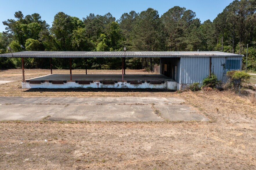 More Photos Of 519 Springfield Rd, Fayetteville Truck Terminal For Sale